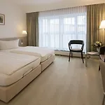 מלון Michels Strandhotel Germania 4*