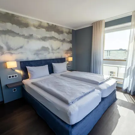 Michels Strandhotel Germania Отель Нордерней